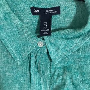 Summer-ready linen button-up in bright teal/cyan🤩